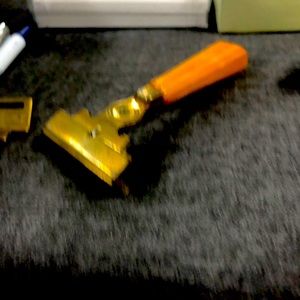 1957 Bakelite Razor